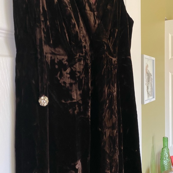 Vintage Chocolate Brown Crushed Velvet Dress - Picture 2 of 9